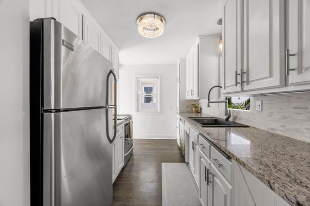 6124 Thomas Avenue S, Minneapolis, MN 55410