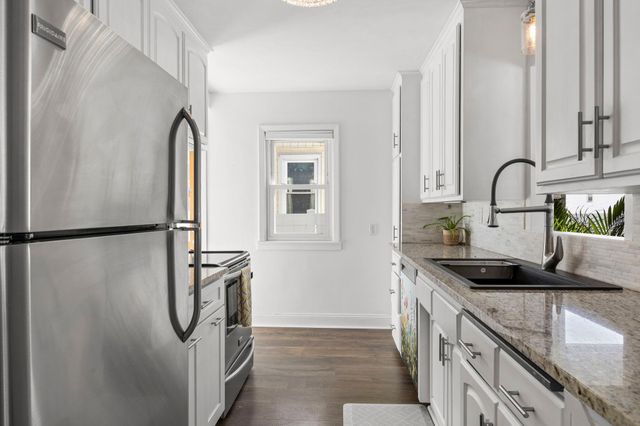 6124 Thomas Avenue S, Minneapolis, MN 55410