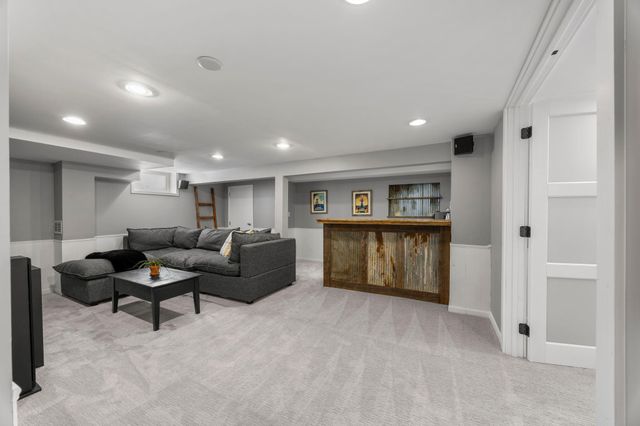 6124 Thomas Avenue S, Minneapolis, MN 55410