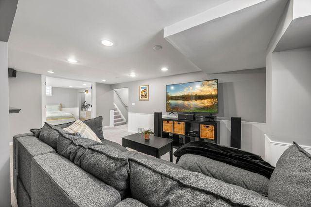 6124 Thomas Avenue S, Minneapolis, MN 55410