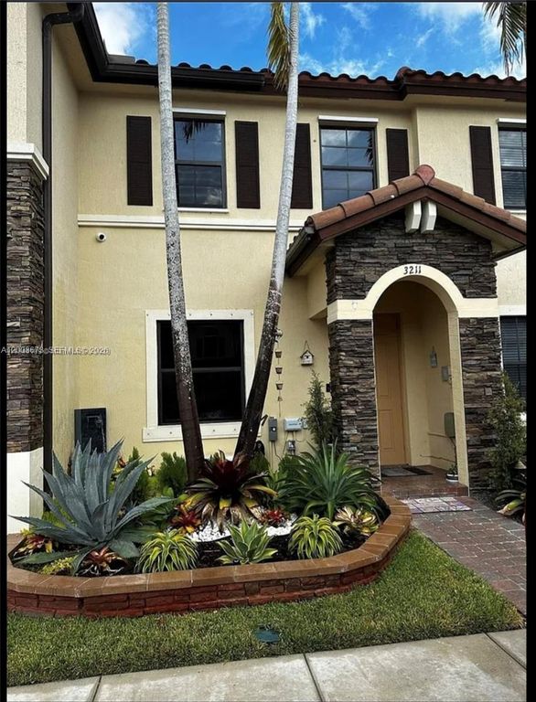 3211 SE 6th St, Homestead, FL 33033