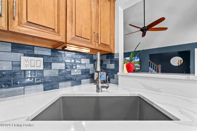1702 Victory Ct, Prospect, KY 40059