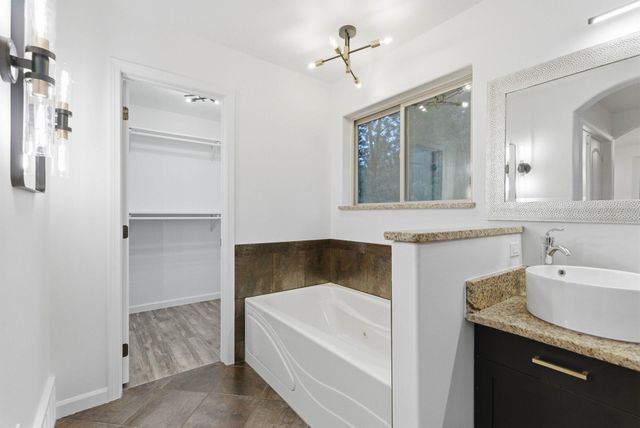 5821 N Del Rey Dr, Otis Orchards, WA 99027