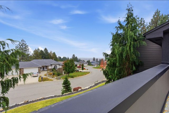 5821 N Del Rey Dr, Otis Orchards, WA 99027