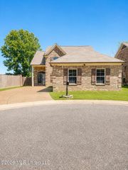 1436 N Arbor Lake Drive, Horn Lake, MS 38637