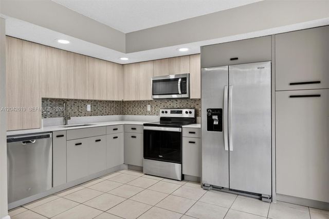 8065 SW 107th Avenue 106, Miami, FL 33173