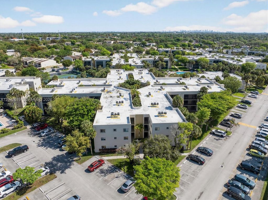 8065 SW 107th Avenue 106, Miami, FL 33173