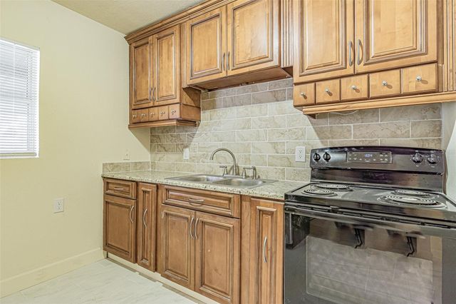 14918 PINECREST ROAD, Tampa, FL 33613