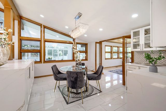 1325 E Lake Avenue, Glenview, IL 60025