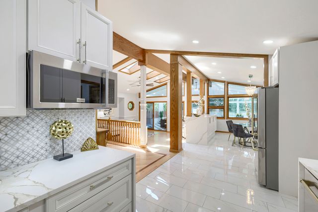 1325 E Lake Avenue, Glenview, IL 60025