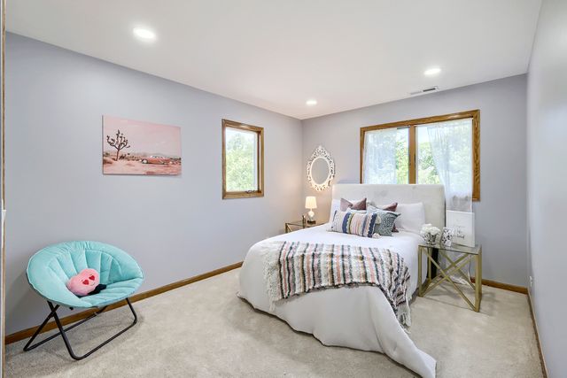 1325 E Lake Avenue, Glenview, IL 60025