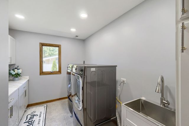 1325 E Lake Avenue, Glenview, IL 60025