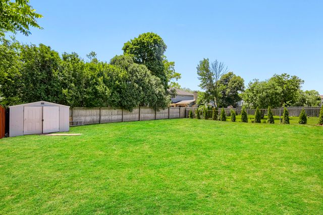 1325 E Lake Avenue, Glenview, IL 60025