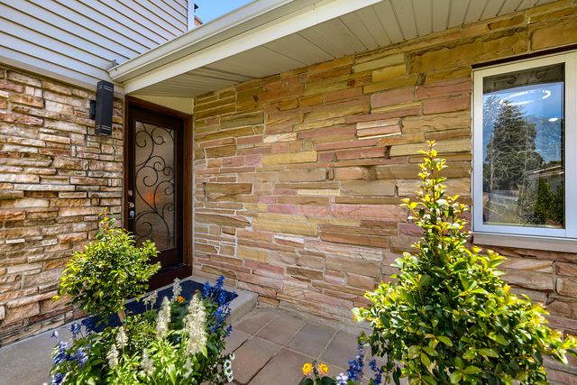 1325 E Lake Avenue, Glenview, IL 60025
