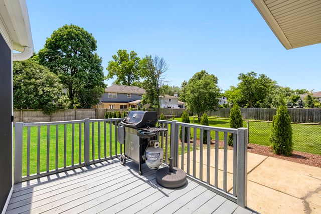 1325 E Lake Avenue, Glenview, IL 60025