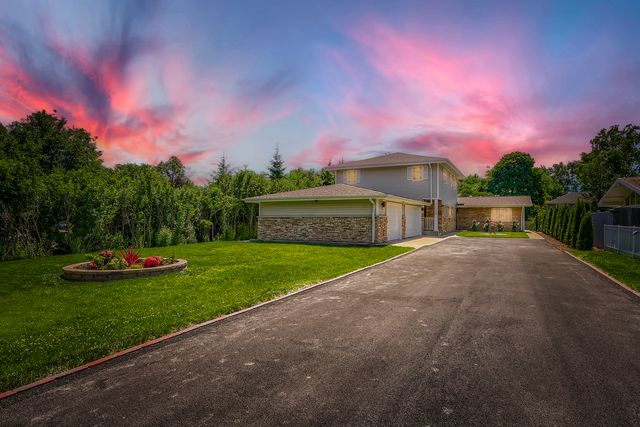 1325 E Lake Avenue, Glenview, IL 60025