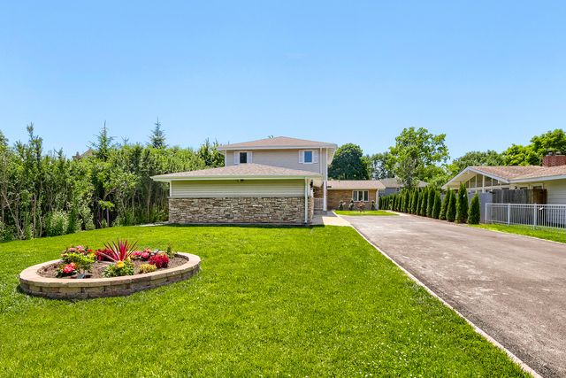 1325 E Lake Avenue, Glenview, IL 60025