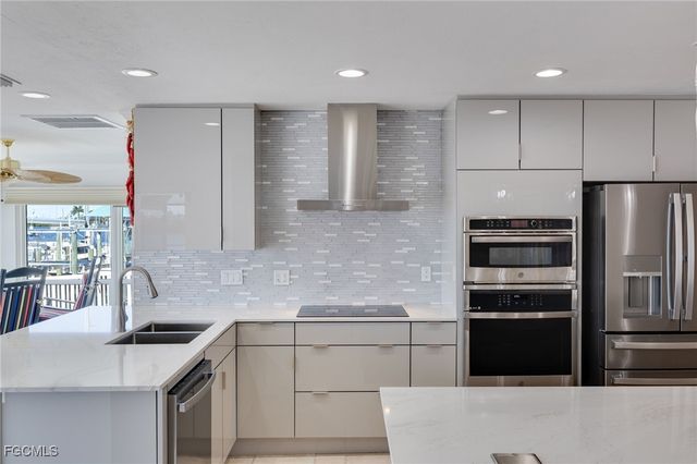 11787 Island AVE, Matlacha, FL 33993