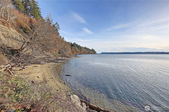 4076 S Camano Drive S, Camano Island, WA 98282