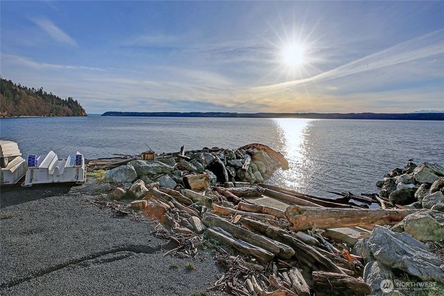 4076 S Camano Drive S, Camano Island, WA 98282