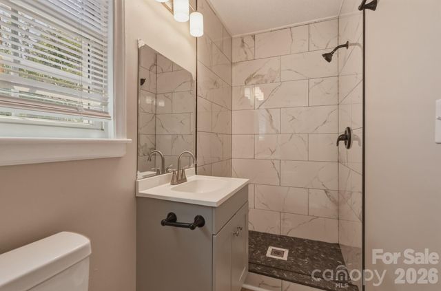 4706 Brooktree Drive, Charlotte, NC 28208