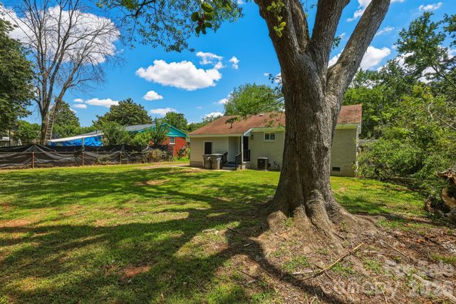 4706 Brooktree Drive, Charlotte, NC 28208
