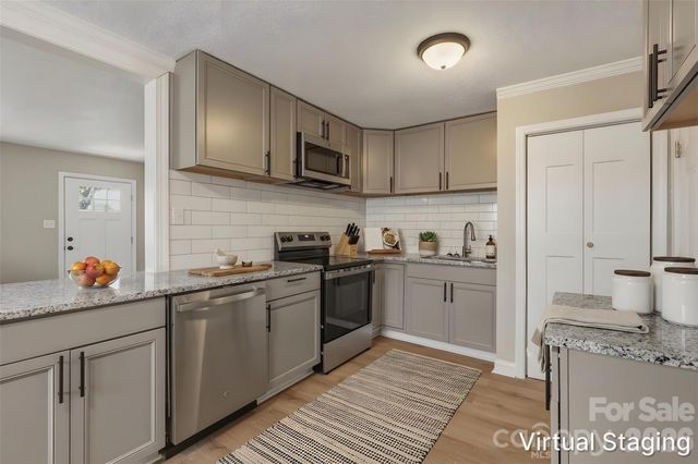 4706 Brooktree Drive, Charlotte, NC 28208