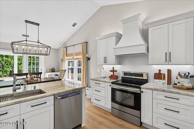 14 Calabash Lakes Boulevard, Calabash, NC 28467