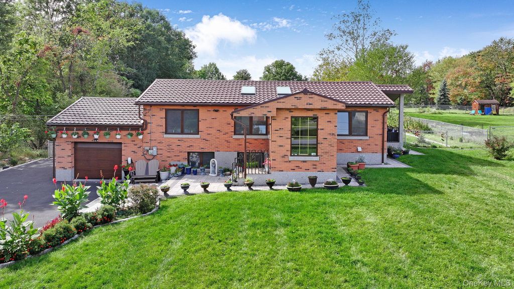 26 Joshua Drive, Bloomingburg, NY 12721