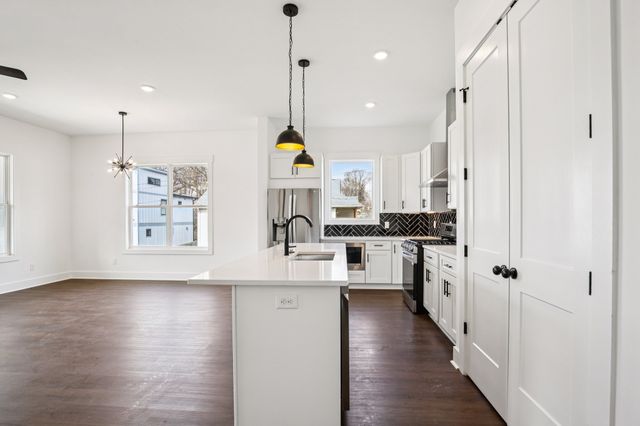 2211 18th Ave, N, Nashville, TN 37208