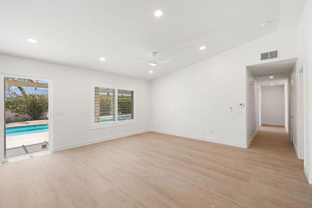 76 Sutton Place S, Palm Desert, CA 92211