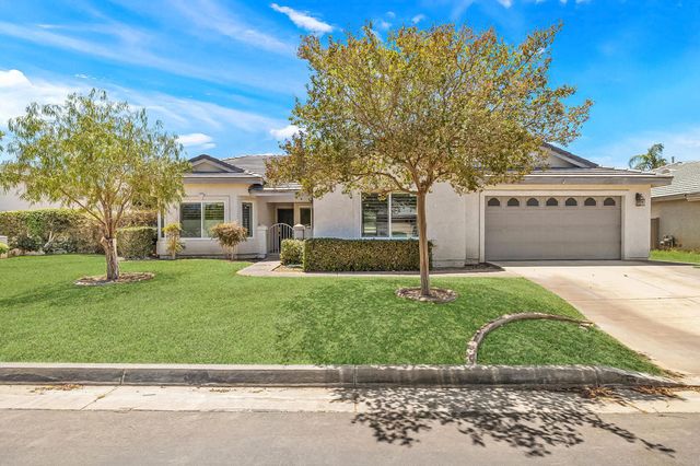 76 Sutton Place S, Palm Desert, CA 92211