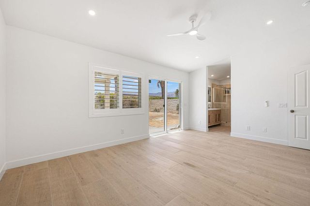 76 Sutton Place S, Palm Desert, CA 92211