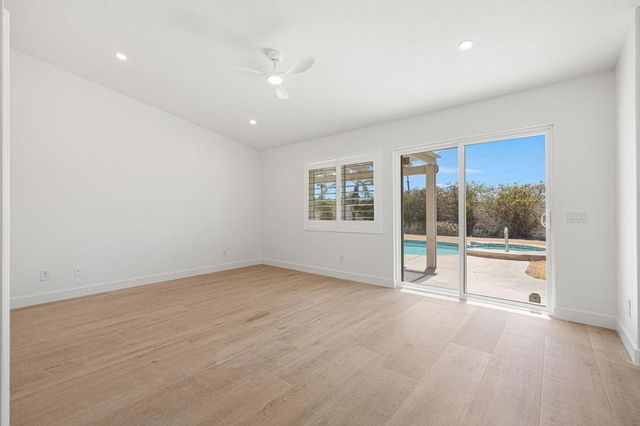 76 Sutton Place S, Palm Desert, CA 92211