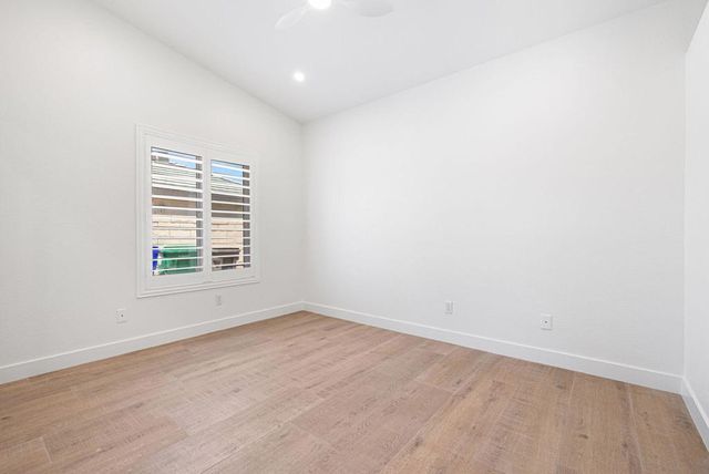 76 Sutton Place S, Palm Desert, CA 92211