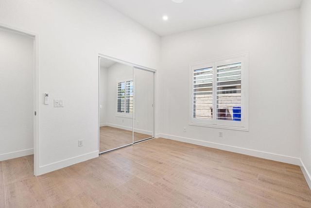 76 Sutton Place S, Palm Desert, CA 92211