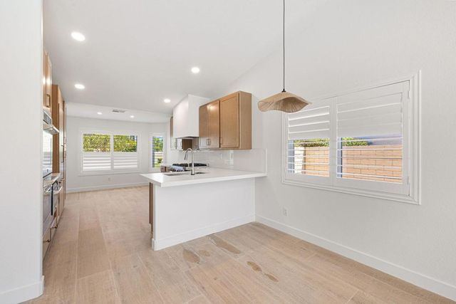 76 Sutton Place S, Palm Desert, CA 92211
