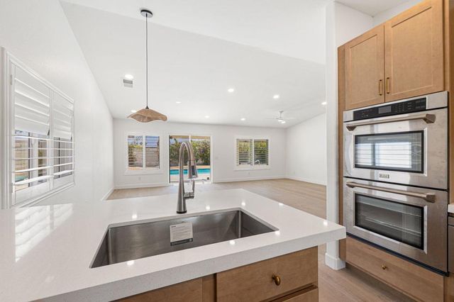 76 Sutton Place S, Palm Desert, CA 92211