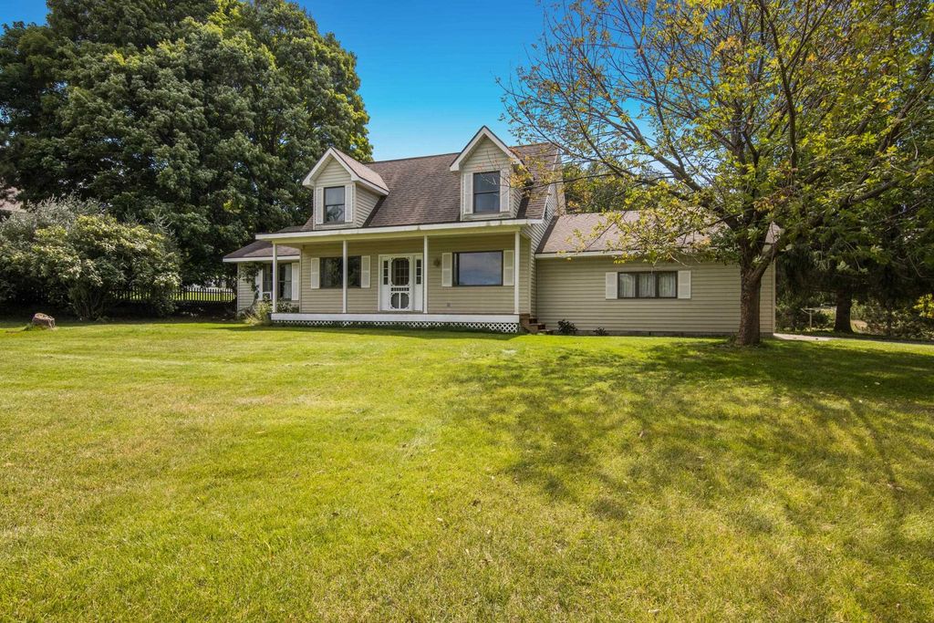 4792 White Road, Acme Twp, MI 49690