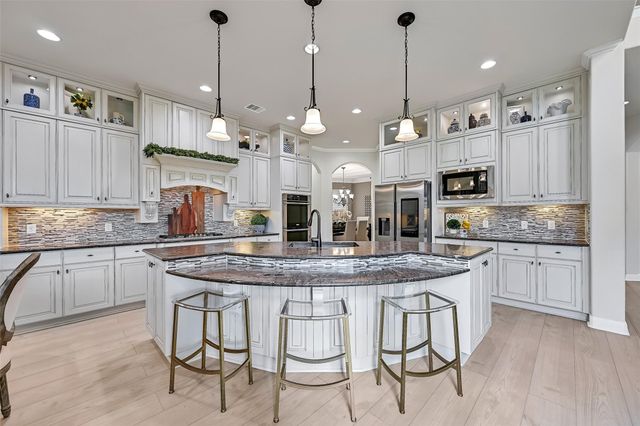 2204 Stillhouse Hollow Lane, Friendswood, TX 77546