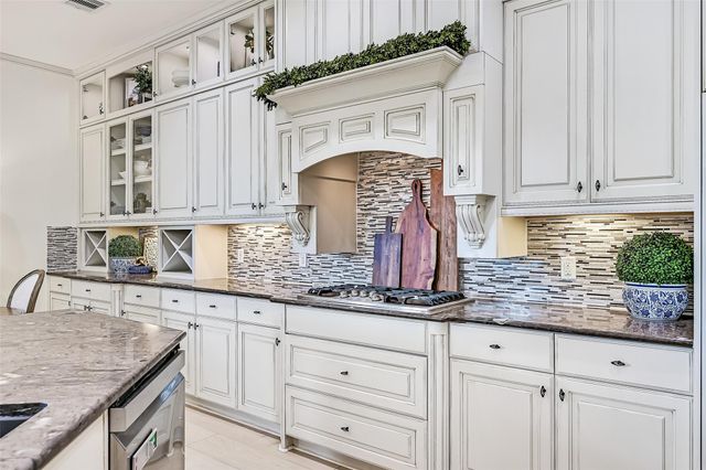 2204 Stillhouse Hollow Lane, Friendswood, TX 77546