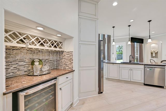 2204 Stillhouse Hollow Lane, Friendswood, TX 77546