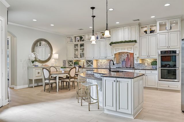 2204 Stillhouse Hollow Lane, Friendswood, TX 77546