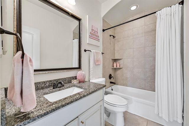 2204 Stillhouse Hollow Lane, Friendswood, TX 77546