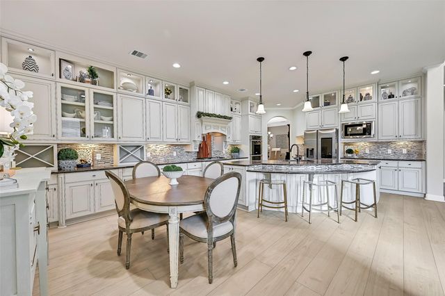 2204 Stillhouse Hollow Lane, Friendswood, TX 77546