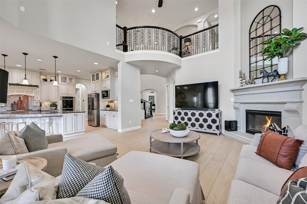 2204 Stillhouse Hollow Lane, Friendswood, TX 77546