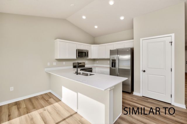 4388 Honey Bee Ridge, Des Moines, IA 50317
