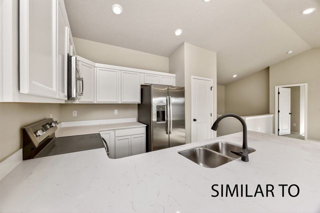 4388 Honey Bee Ridge, Des Moines, IA 50317