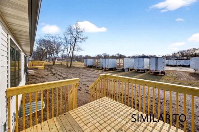 4388 Honey Bee Ridge, Des Moines, IA 50317