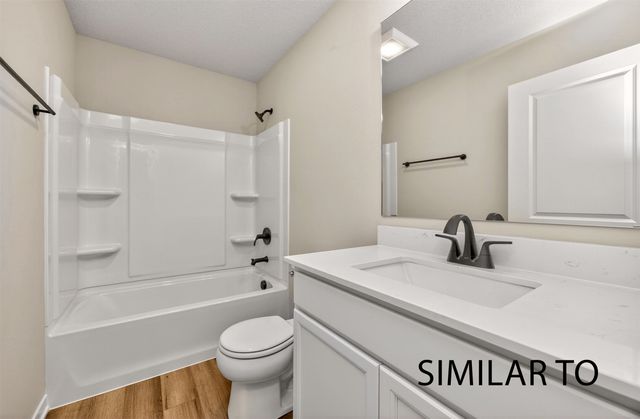 4388 Honey Bee Ridge, Des Moines, IA 50317